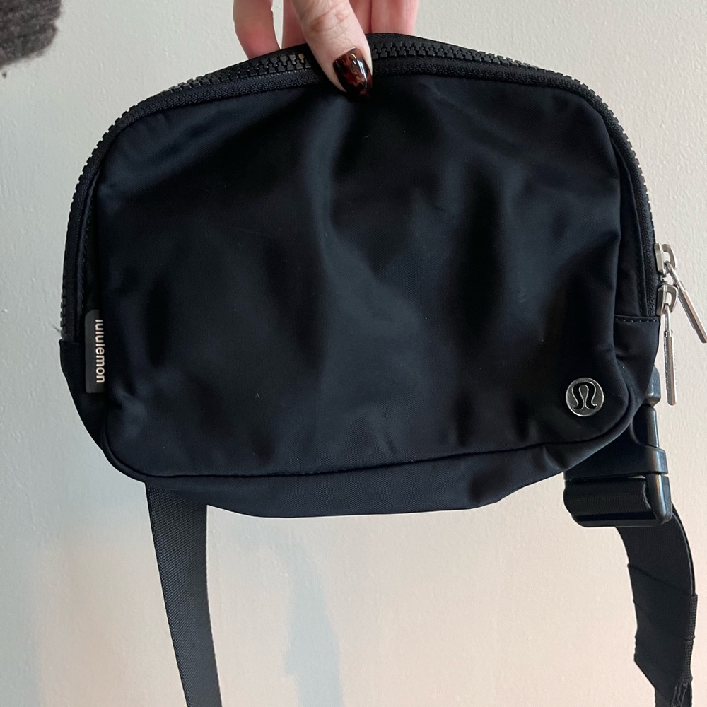 LULULEMON everywhere belt bag